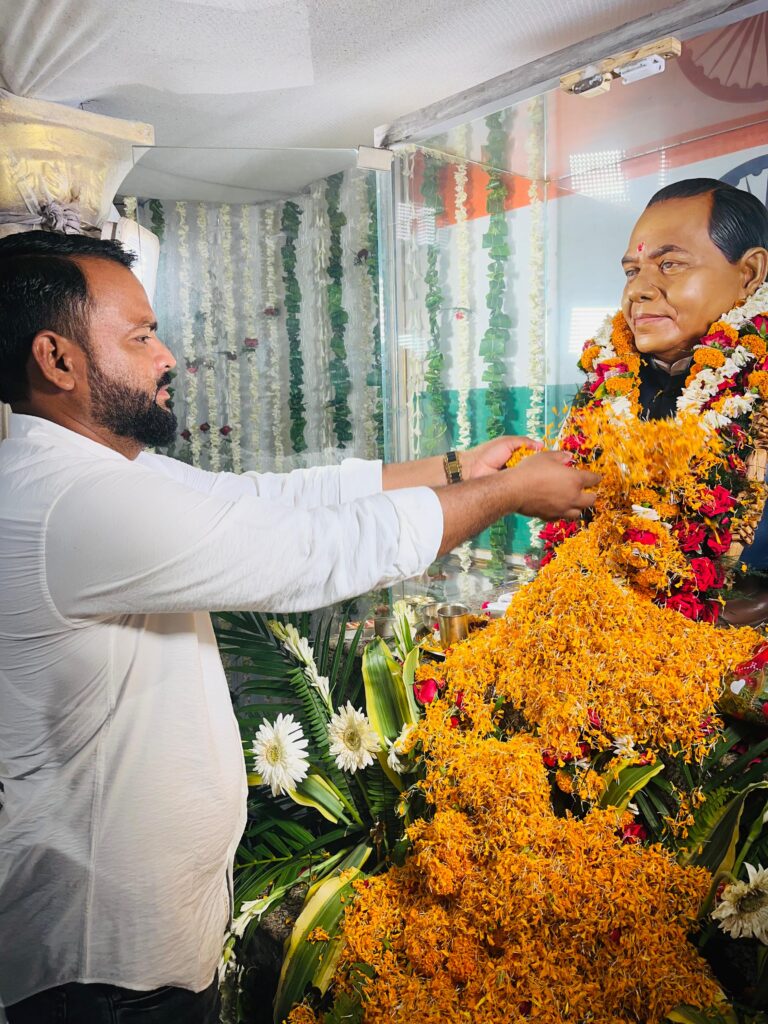 राजेंद्र प्रसाद सिंह की पुण्यतिथि पर श्रद्धांजलि देते कांग्रेस नेता
