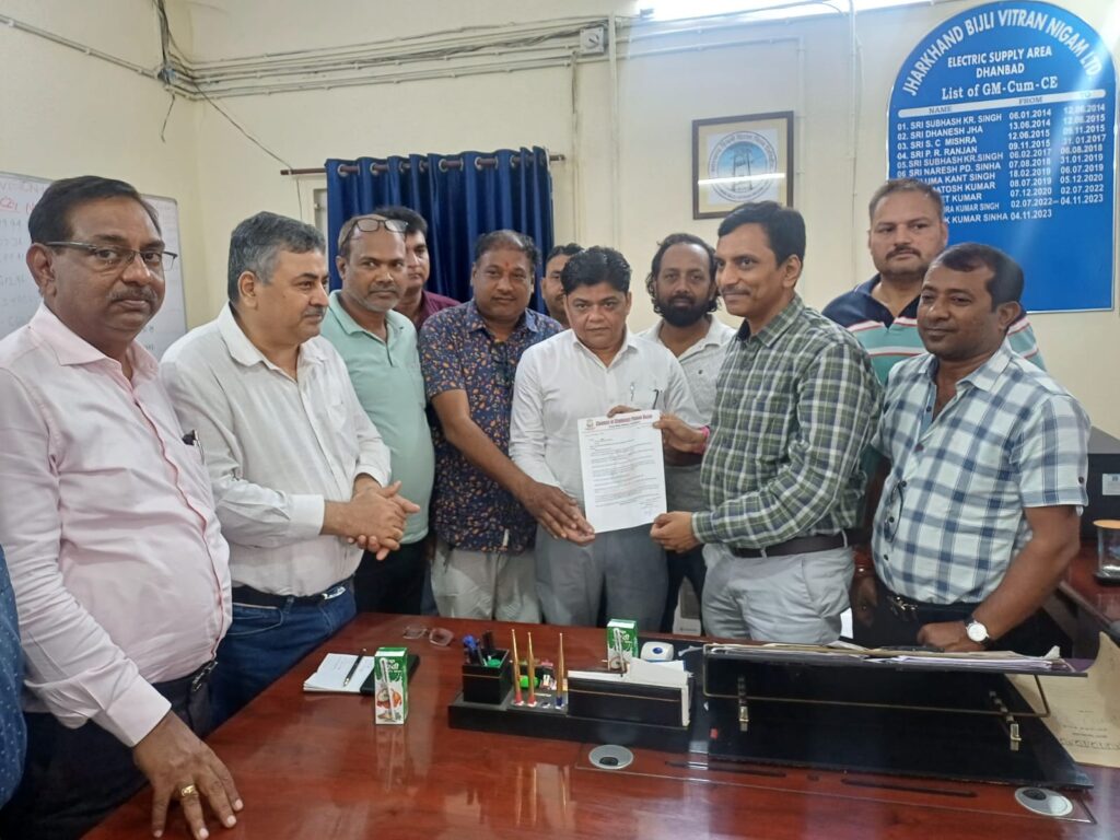 चैंबर ऑफ कॉमर्स ने जीएम को सौंपा ज्ञापन
